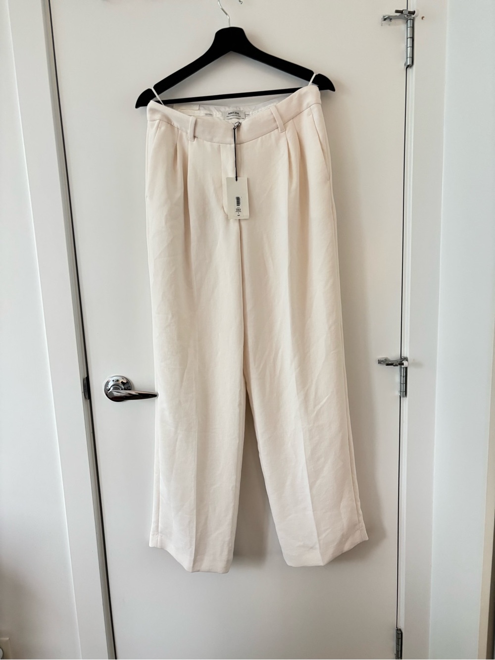 BNWT - Aritzia Cream Effortless Trousers